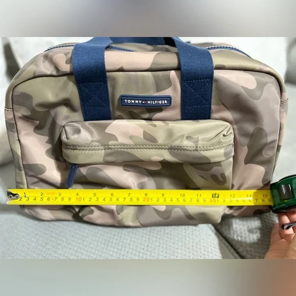 (SOLD) NWT Tommy Hilfiger weekender bag unisex camo green - Picture 6 of 7